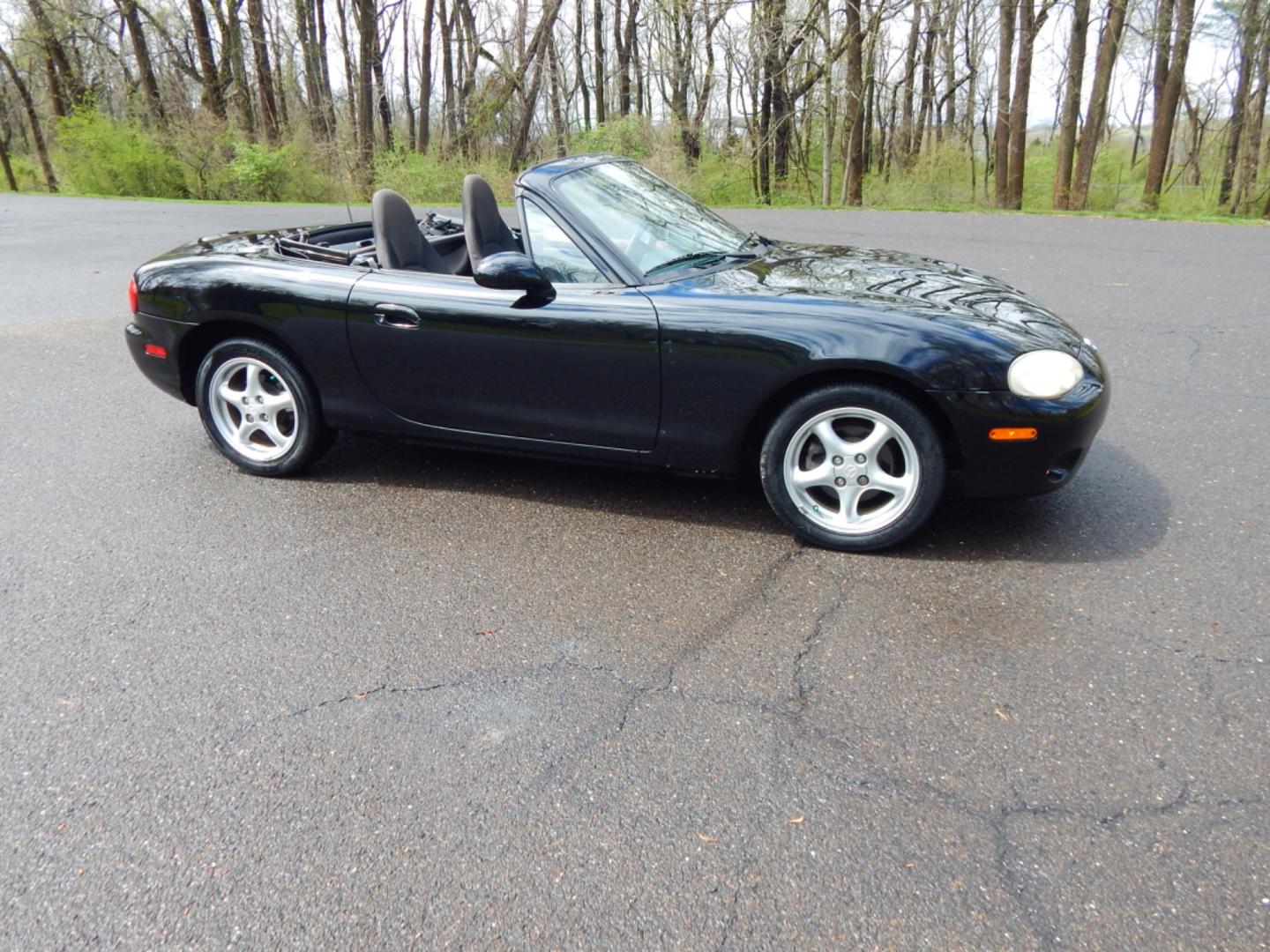 2002 Black /Black Cloth Mazda MX-5 Miata base (JM1NB353920) with an 1.8 liter 4 cylinder engine, 5 speed manual transmission, located at 6528 Lower York Road, New Hope, PA, 18938, (215) 862-9555, 40.358707, -74.977882 - Here for sale is a very fun 2002 Mazda MX-5 Miata. Under the hood is a strong running 1.8 liter 4 cylinder which puts power to the rear wheels via a solid shifting 5 speed manual transmission. Features include; Black cloth interior, wood grain trim, cold AC, power windows, AM/FM/CD, heated rear wi - Photo#5